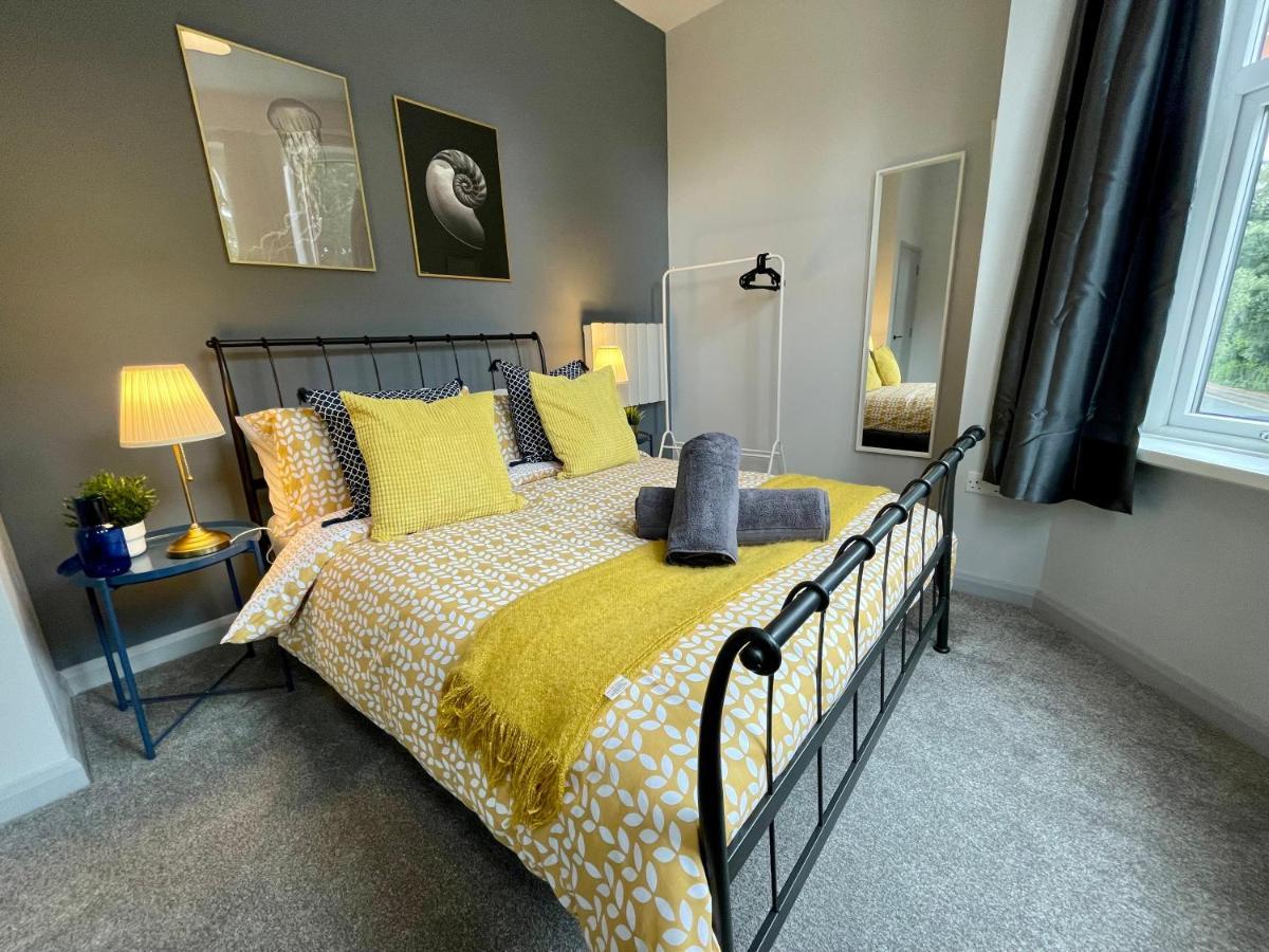Trendy Stylish Apartment! - 5 Minute Walk To The Best Beach! - Great Location - Parking - Fast Wifi - Smart Tv - Newly Decorated - Sleeps Up To 6! Close To Bournemouth & Poole Town Centre & Sandbanks Buitenkant foto