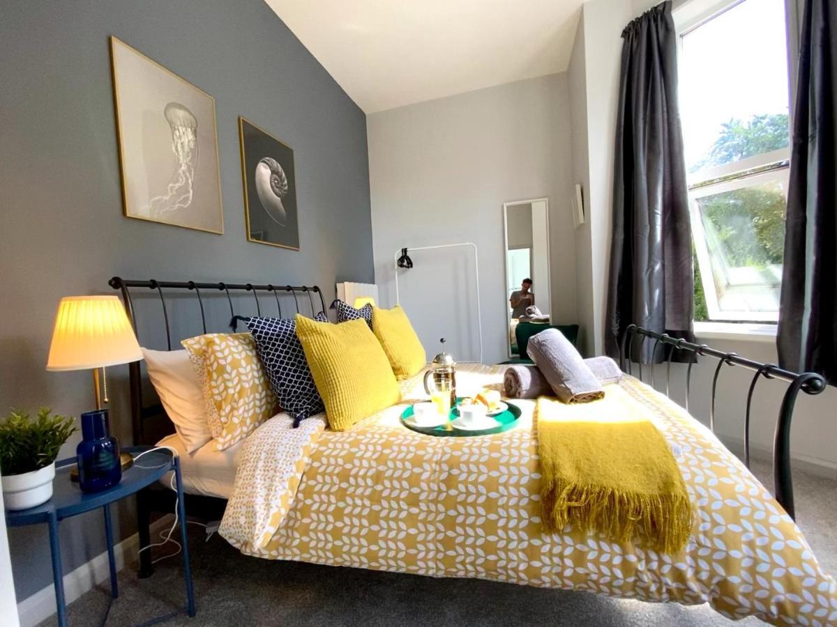 Trendy Stylish Apartment! - 5 Minute Walk To The Best Beach! - Great Location - Parking - Fast Wifi - Smart Tv - Newly Decorated - Sleeps Up To 6! Close To Bournemouth & Poole Town Centre & Sandbanks Buitenkant foto