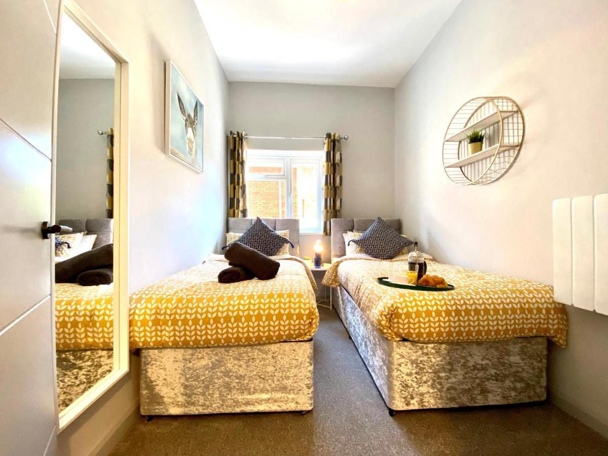 Trendy Stylish Apartment! - 5 Minute Walk To The Best Beach! - Great Location - Parking - Fast Wifi - Smart Tv - Newly Decorated - Sleeps Up To 6! Close To Bournemouth & Poole Town Centre & Sandbanks Buitenkant foto
