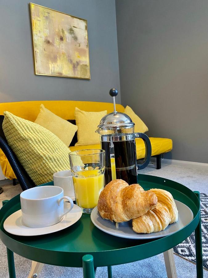 Trendy Stylish Apartment! - 5 Minute Walk To The Best Beach! - Great Location - Parking - Fast Wifi - Smart Tv - Newly Decorated - Sleeps Up To 6! Close To Bournemouth & Poole Town Centre & Sandbanks Buitenkant foto