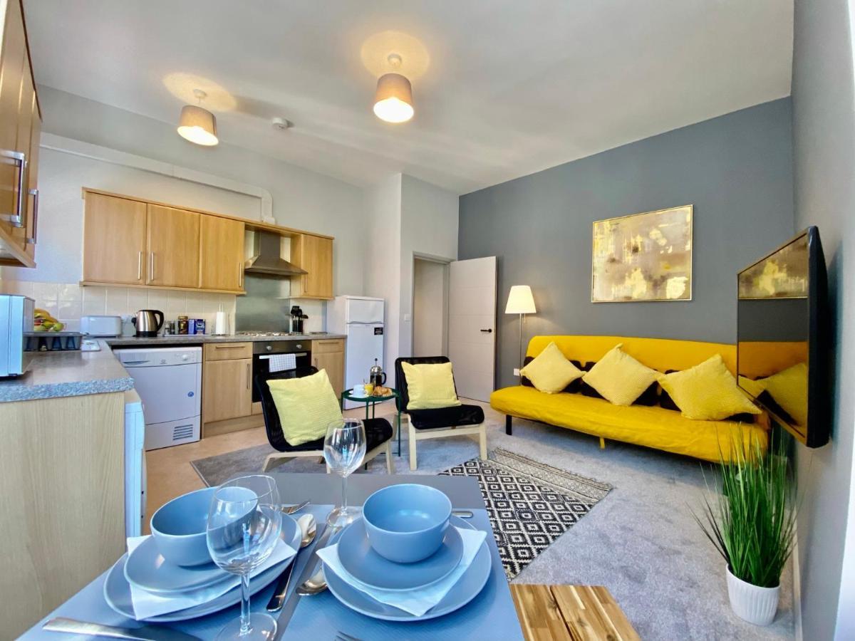 Trendy Stylish Apartment! - 5 Minute Walk To The Best Beach! - Great Location - Parking - Fast Wifi - Smart Tv - Newly Decorated - Sleeps Up To 6! Close To Bournemouth & Poole Town Centre & Sandbanks Buitenkant foto