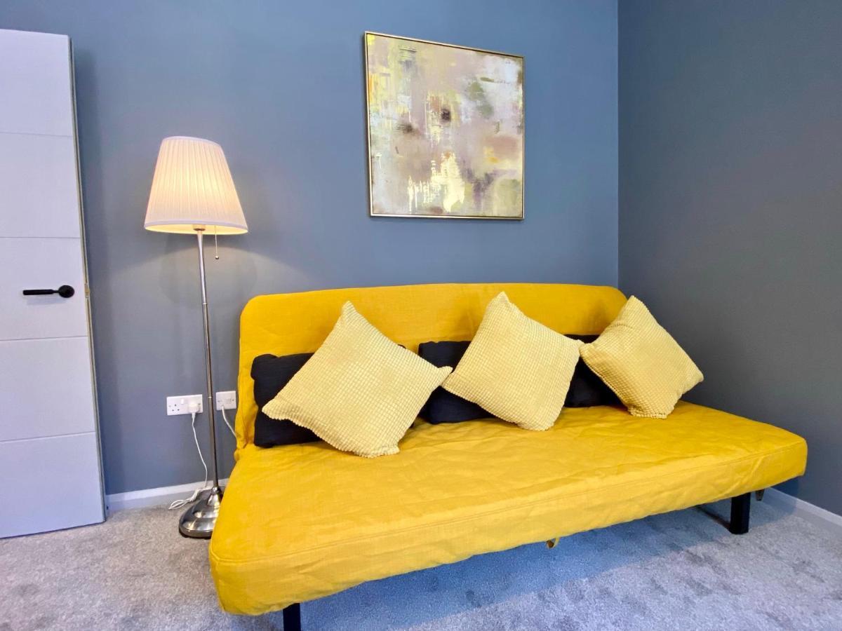 Trendy Stylish Apartment! - 5 Minute Walk To The Best Beach! - Great Location - Parking - Fast Wifi - Smart Tv - Newly Decorated - Sleeps Up To 6! Close To Bournemouth & Poole Town Centre & Sandbanks Buitenkant foto