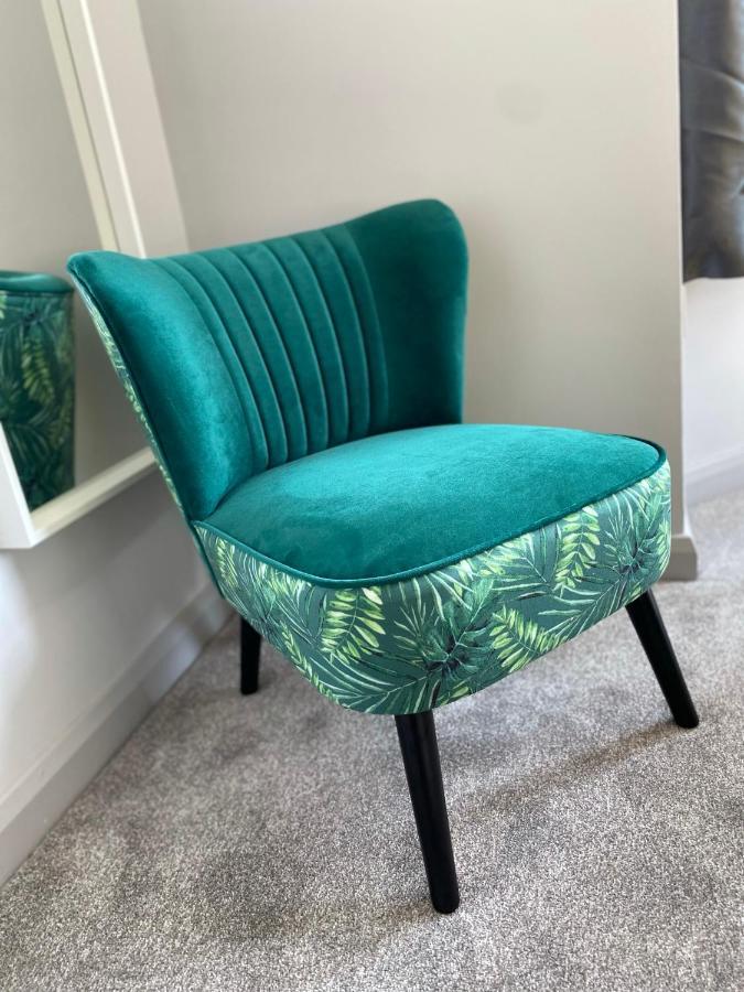 Trendy Stylish Apartment! - 5 Minute Walk To The Best Beach! - Great Location - Parking - Fast Wifi - Smart Tv - Newly Decorated - Sleeps Up To 6! Close To Bournemouth & Poole Town Centre & Sandbanks Buitenkant foto